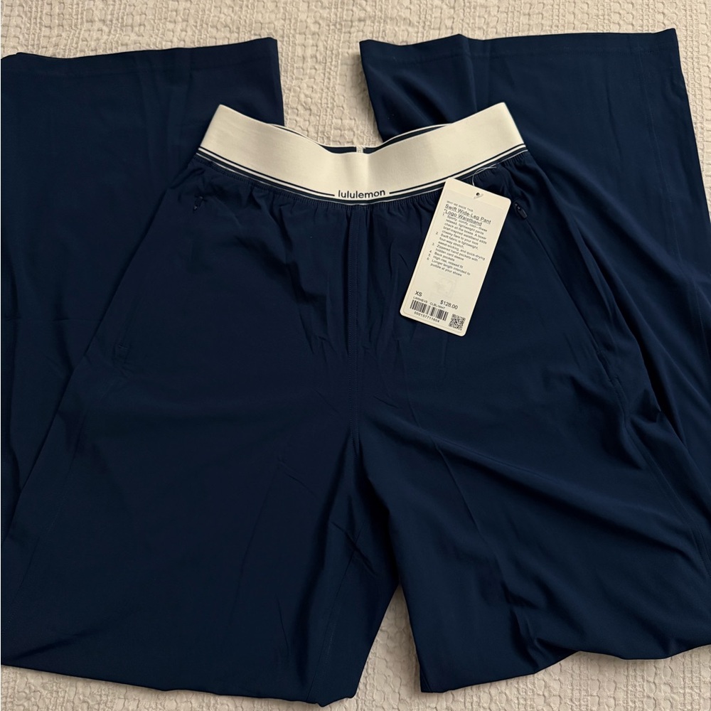 Lululemon Swift Wide Leg Pant *logo size XS